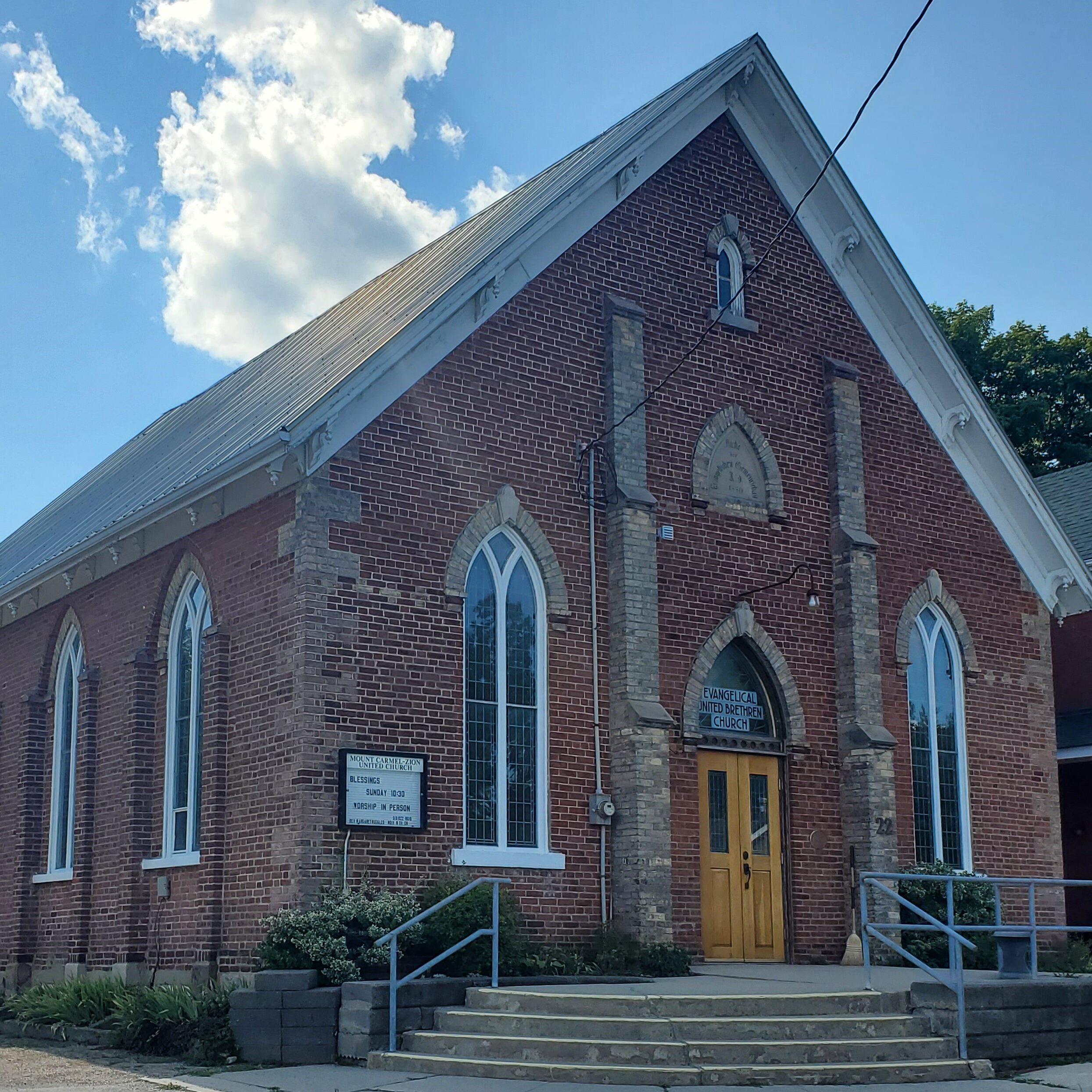 Side view of the German Evangelical Church located at 22 Victoria Street, Lot 31, Rear Concession 7, Morriston, Puslinch, Ontario. Red brick, one storey, heritage property.